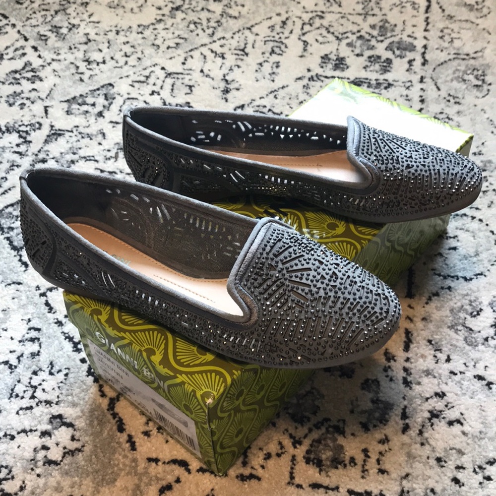 Gianni Bini Grey Embellished Flats. Size 6.5
